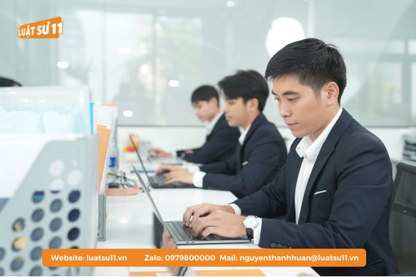 Luật sư trao đổi với bị can về tình tiết vụ án và tình tiết giảm nhẹ để chuẩn bị phương án bào chữa